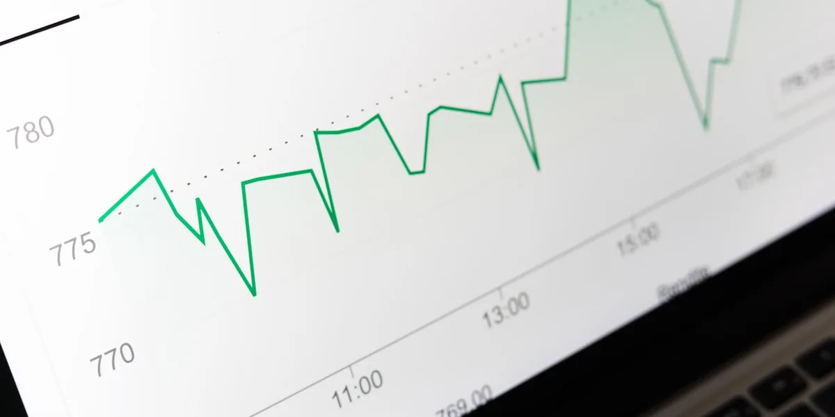 Gráfico de linha em alta, simbolizando o ganho com a revisão